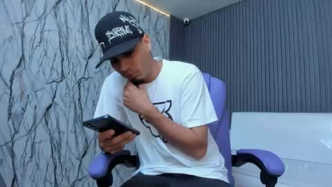 Snapshot of cam_xman chatting on April 22, 2026, 12:39 pm cam_xman online show from April 22, 2026, 12:39 pm