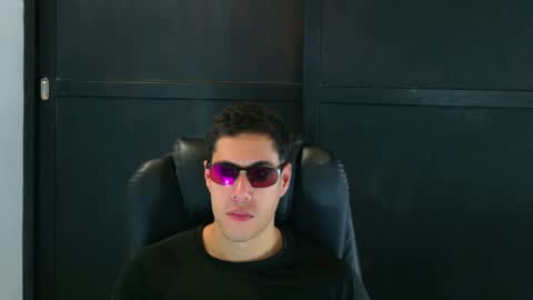 camara110 online show from February 7, 2025, 10:41 pm