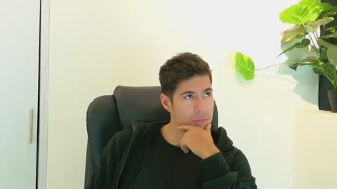 camara110 online show from November 4, 2025, 11:04 pm