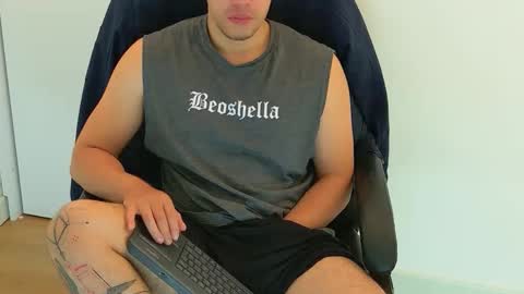 camara110 online show from November 18, 2025, 8:02 pm