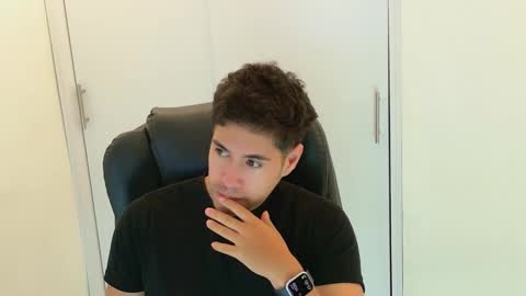 camara110 online show from December 23, 2025, 3:59 am