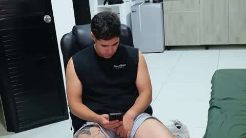 camara110 online show from March 27, 2026, 3:01 am