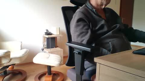 camcologne online show from January 16, 2026, 10:41 am