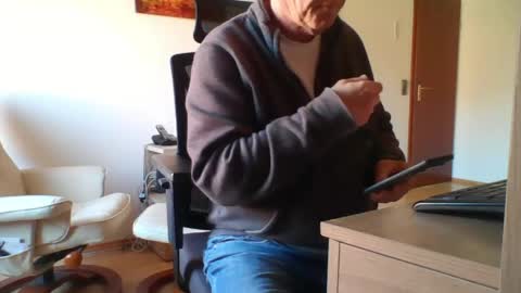 camcologne online show from April 22, 2026, 7:55 am