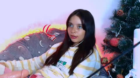 Snapshot of cami_casti777 chatting on December 10, 2024, 2:17 pm trini-1000 online show from December 10, 2024, 2:17 pm