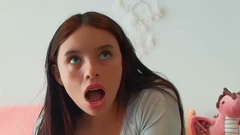 Snapshot of cami_casti777 chatting on January 31, 2025, 6:25 pm trini-1000 online show from January 31, 2025, 6:25 pm