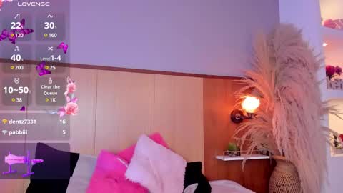 camiestrada online show from February 7, 2025, 11:55 pm