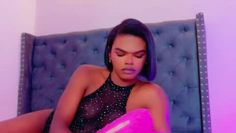 camiestrada online show from October 1, 2025, 10:05 pm