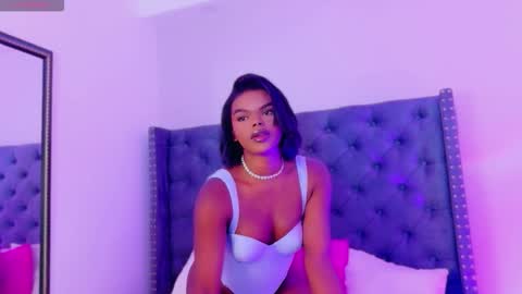 camiestrada online show from October 30, 2025, 9:59 pm