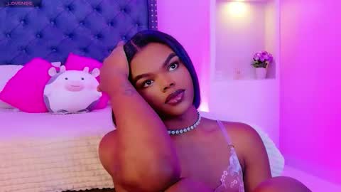 camiestrada online show from November 10, 2025, 2:54 am