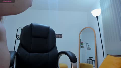 Camila online show from December 8, 2024, 7:05 am