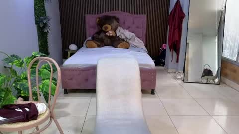 Snapshot of camil_milfdream chatting on April 25, 2026, 1:41 pm Camil online show from April 25, 2026, 1:41 pm