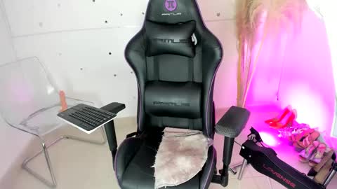 Snapshot of camila_peachcooper chatting on January 22, 2025, 5:26 am natalia bigpeach online show from January 22, 2025, 5:26 am