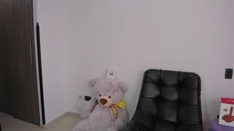 Camila online show from December 4, 2025, 8:06 pm