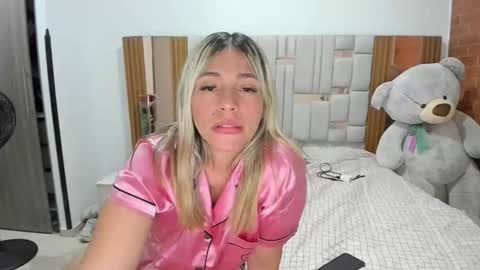 Camila online show from March 9, 2026, 3:54 am