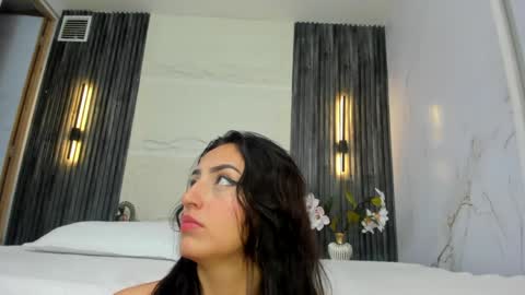 Snapshot of camilahunter__ chatting on June 7, 2026, 3:43 am Camila online show from June 7, 2026, 3:43 am
