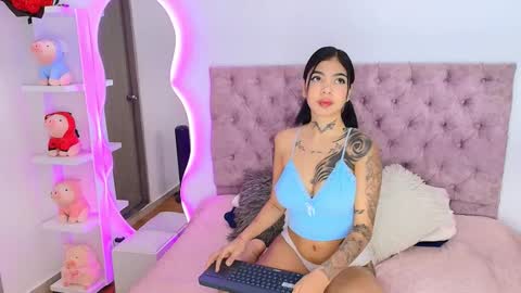 Snapshot of camilavelour chatting on May 25, 2026, 10:54 am Camila Velour online show from May 25, 2026, 10:54 am