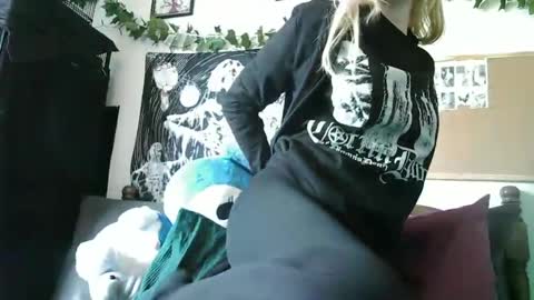 Snapshot of camille_deville chatting on January 12, 2025, 11:26 pm Camille Deville online show from January 12, 2025, 11:26 pm