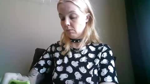 Snapshot of camille_deville chatting on February 24, 2025, 3:02 am Camille Deville online show from February 24, 2025, 3:02 am