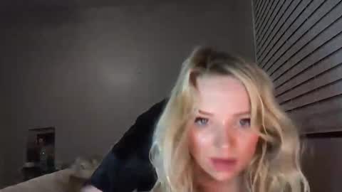 Snapshot of camilleclairexo chatting on April 4, 2026, 8:12 am camilleclairexo online show from April 4, 2026, 8:12 am