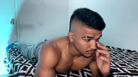 camilo_contre21 online show from February 13, 2025, 2:12 am