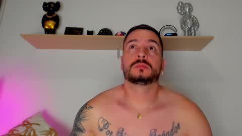 camilo_restrepo21 online show from September 15, 2025, 1:38 am