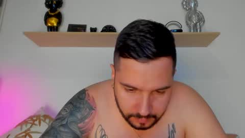 camilo_restrepo21 online show from October 2, 2025, 2:18 am