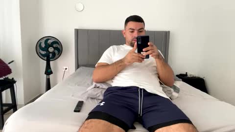 camilor_30 online show from April 14, 2026, 12:44 pm