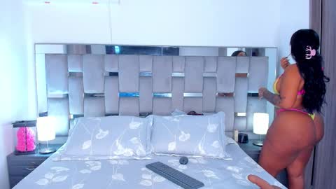 Camila online show from December 18, 2025, 7:42 pm