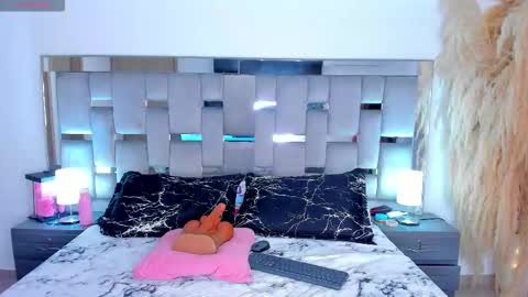 Camila online show from March 17, 2026, 4:43 pm