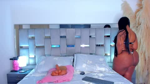 Camila online show from April 9, 2026, 4:34 pm