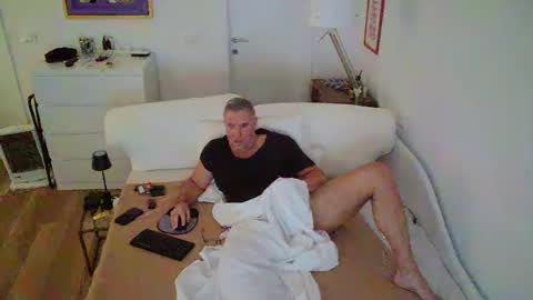 Snapshot of camunication chatting on February 10, 2025, 10:09 am camunication online show from February 10, 2025, 10:09 am