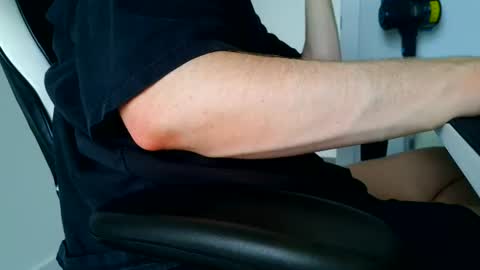 Snapshot of canadianstud18 chatting on June 12, 2026, 1:37 am Devon online show from June 12, 2026, 1:37 am