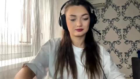 Kate online show from November 11, 2025, 8:03 am