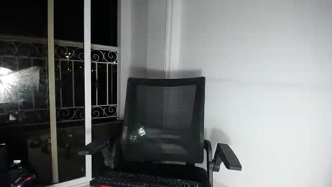 Snapshot of candacesxhot chatting on January 17, 2025, 4:06 am cumorsmooke online show from January 17, 2025, 4:06 am