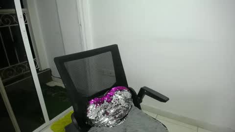 Snapshot of candacesxhot chatting on February 2, 2025, 3:54 am cumorsmooke online show from February 2, 2025, 3:54 am