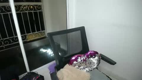 Snapshot of candacesxhot chatting on February 13, 2025, 4:22 am cumorsmooke online show from February 13, 2025, 4:22 am