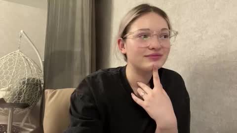 Snapshot of candelariahile chatting on February 18, 2026, 3:30 pm candelariahile online show from February 18, 2026, 3:30 pm