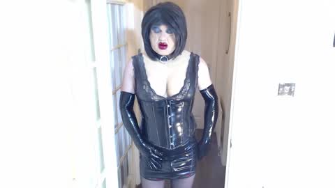 candi smokes online show from March 18, 2026, 1:47 pm