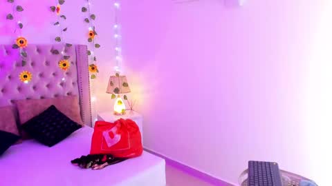 Candie  online show from September 9, 2025, 11:43 am