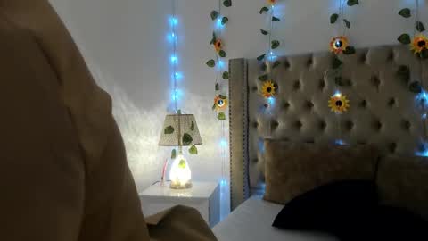 Candie  online show from September 12, 2025, 11:43 am