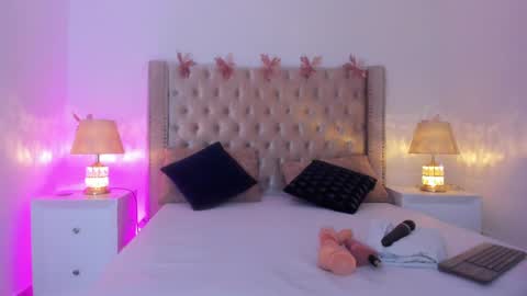 Candie  online show from May 24, 2026, 12:32 pm