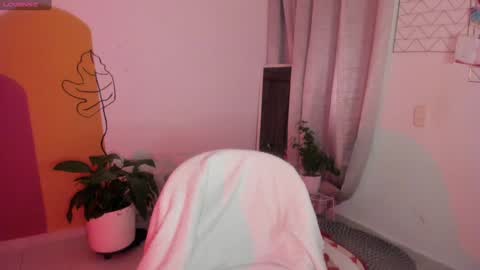 Snapshot of candy__rosee chatting on December 10, 2024, 1:54 am   online show from December 10, 2024, 1:54 am