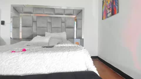 Candy  And Andy  online show from December 1, 2025, 1:43 am