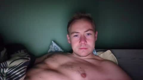 Snapshot of candy_boy_xoxo chatting on June 10, 2026, 10:41 pm candy_boy_xoxo online show from June 10, 2026, 10:41 pm