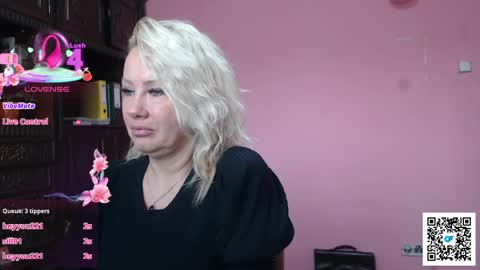 candy_hellenx online show from April 14, 2026, 5:46 am