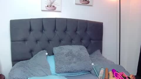 Snapshot of candy_lux_ chatting on September 19, 2025, 9:37 pm Candy online show from September 19, 2025, 9:37 pm