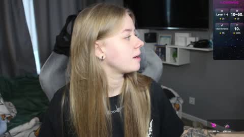 Snapshot of candy_meggie chatting on December 10, 2024, 12:05 pm Megan online show from December 10, 2024, 12:05 pm