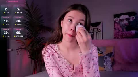 Sandy online show from October 13, 2025, 7:25 pm