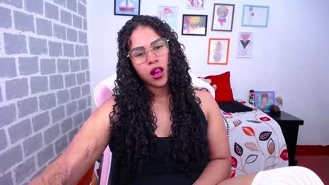 Snapshot of candyhot_sex chatting on December 21, 2024, 7:45 am Karen online show from December 21, 2024, 7:45 am